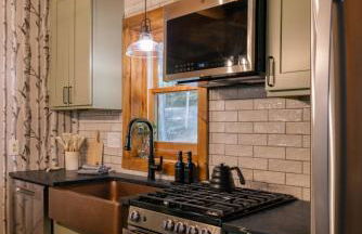 Family Retreat Sauna Hot Tub Games Peloton - Photo 42