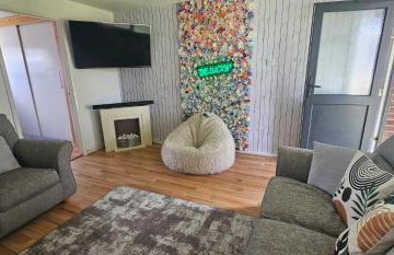 The Lucky 7 - Photo 15