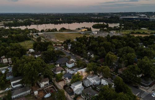 Eastside Family Luxury Retreat with Pool near Downtown - Foto 53
