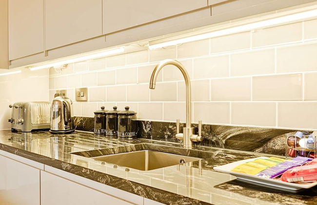 JOIVY Luxury George Street Apartments: Edinburgh Suite - Photo 14