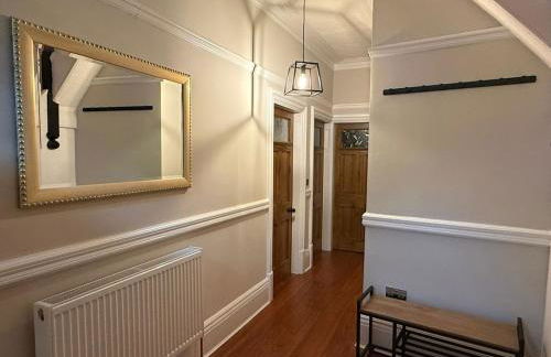 Large Luxury 4 bedroom home with parking - Foto 21