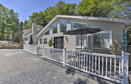 Fire Pit and Furnished Deck Serene Tobyhanna Escape - Foto 25