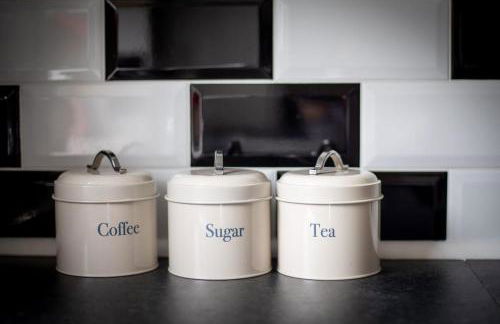 Crystal House Flat 3 - free private parking - metro - Foto 23