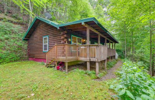 Serene Maggie Valley Retreat with Deck and Hot Tub! - Foto 24