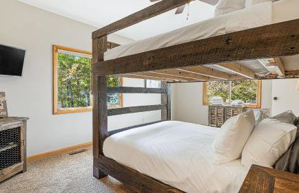 Cabin in the Sky by Avantstay Deck w/ Views - Foto 56