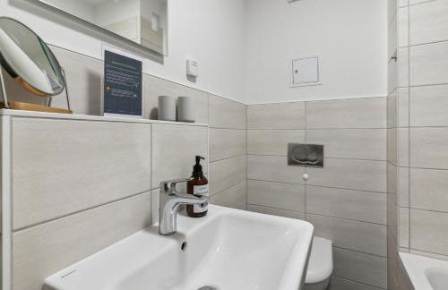 Vorstadtoase - 3 Personen - Apartment mit Queensize-Bett, Badewanne, Schlafcouch, Parken, Netflix, Nähe BER - Foto 11