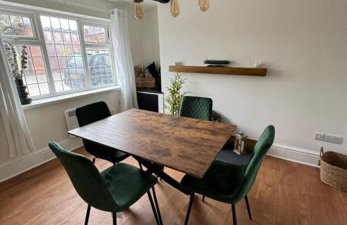 Cottage - Sleeps 4 - Pets Ok - Patio - Parking - Foto 3