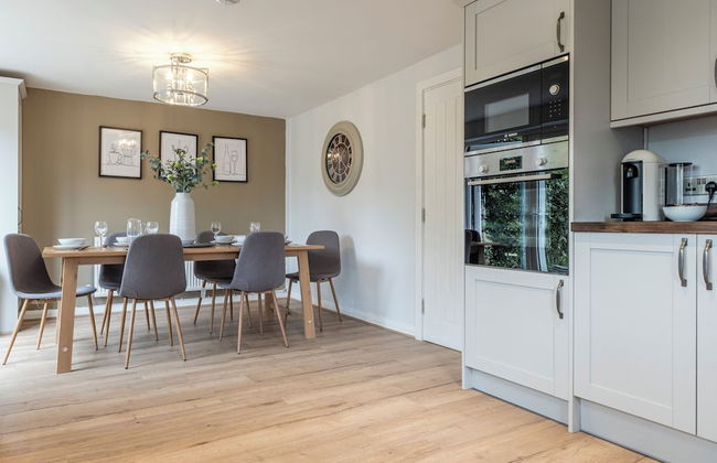 Bright&Spacious 3BD in Centre of Bourton - Photo 70