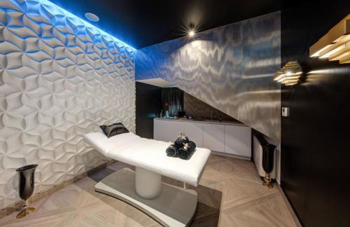 Posh Residence Luxury Suites - Photo 56