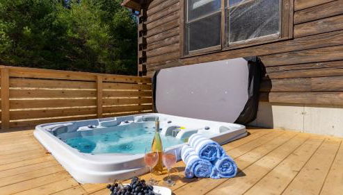 Secluded w/ Deck Views, Hot Tub, & Ping Pong Hudson in the Berks by Avantstay - Foto 3, Other