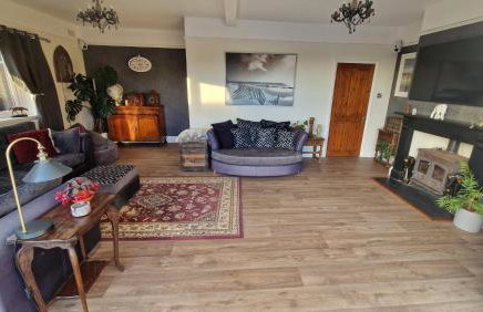 Large house with pool only 15 mins from the beach - Foto 11