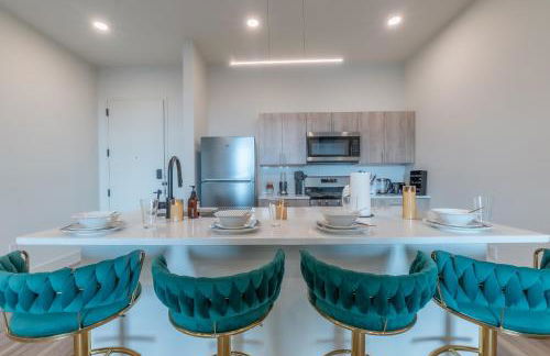 Emerald Escape, Free Parking, 2 Bath, Sleeps 8 Near American Dream and The Airport, King Bed and 2 Queen Beds, Washer and Dryer - Foto 6