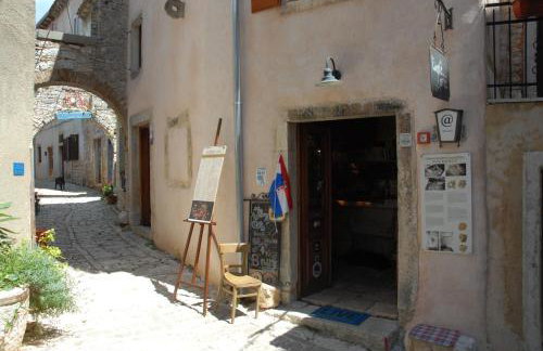 Kamene Priče rooms, music and food - Photo 14