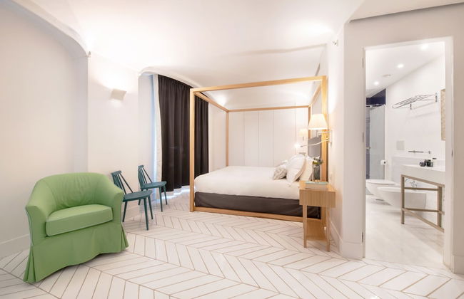 Luxury Suite with Garden and Jacuzzi - Photo 13