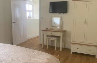 Chillout!! Sussex Flint Cottage- HotTub - Goodwood - Foto 2