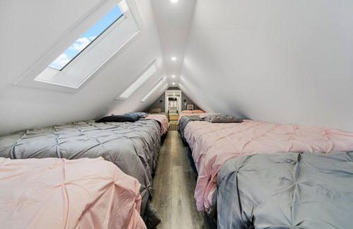 New Sunday River Ski Retreat with Hot Tub Spa - FirePit Sleeps 16 - Foto 48