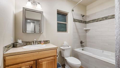 Bogie Bungalow - Walk to lake, bar & restaurant - Near golf course - AC - Fireplace - Pet Ok - Foto 5