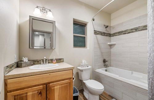 Bogie Bungalow - Walk to lake, bar & restaurant - Near golf course - AC - Fireplace - Pet Ok - Foto 5