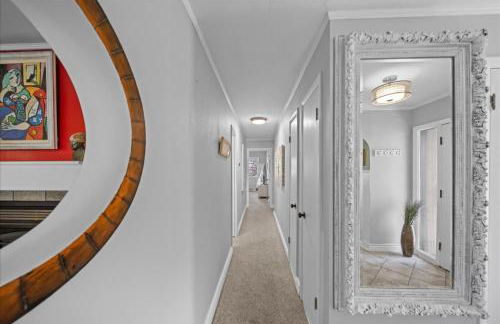 3BR Overland Park Home with Patio and Waterfall Pond - Foto 12