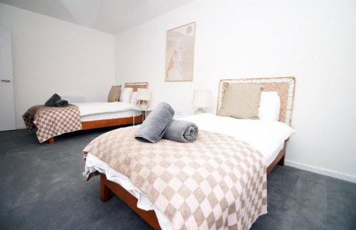 Modern Two BR | Free Parking - Foto 5