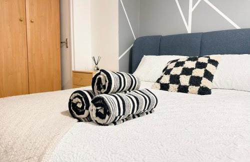 Spacious Luton Airport Accommodation - Perfect for Contractors, Families, Tourists & Long Stays - Foto 43