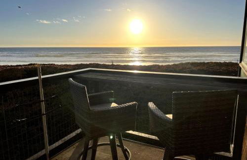 Beachfront Retreat with Ocean Views - Foto 4