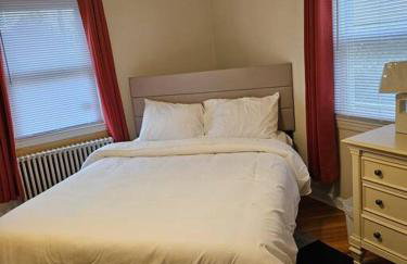 Comfy Getaway minutes from UBS Arena - Photo 6