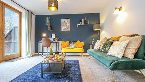 Beautiful City Centre Apartment with Free Parking, Fast-Wifi, SmartTV with Netflix and Private Garden by Yoko Property - Foto 3