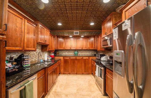 Myrinn-Hobbit Cottage on the Creek Storybook Stay - Foto 14