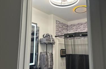 Cozy Stay with Pool Relax with Easy Access to Highway - Foto 7