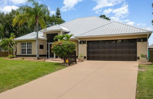 Elegant 4BR Pool Sanctuary - Ideal for Work or Play! - Foto 29