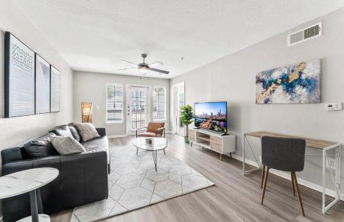 Spacious 2BR King Suites w Pool, Gym, Laundry - Close to Downtown - Foto 23