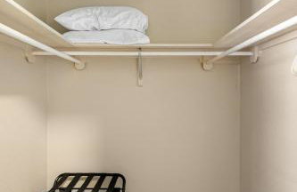 Peaceful West: 4BR Dusk Haven - Foto 31