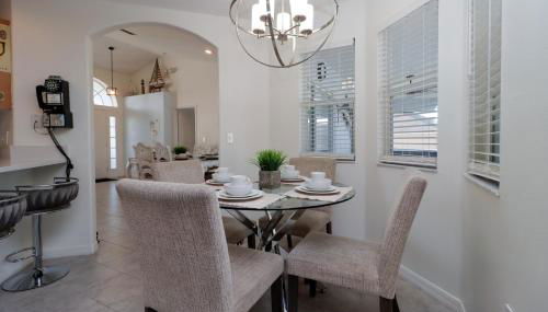 Ultimate Family Escape Near Disney - Sparkling Pool, Hot Tub & Epic Private Movie Room - Foto 4