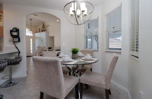 Ultimate Family Escape Near Disney - Sparkling Pool, Hot Tub & Epic Private Movie Room - Foto 4