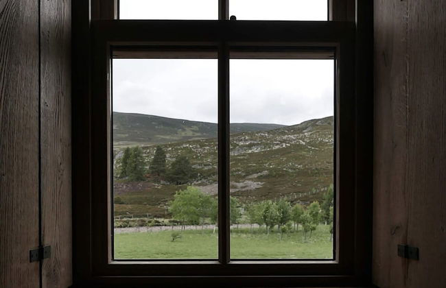 Gairnshiel Lodge - Unique Exclusive Lodge Next to the Castle - Photo 49