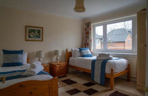 Farnborough Stay - 5 Bedroom - Foto 25