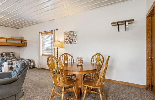 Peaceful Riverfront Cabin Sleeps 4 Decatur Nebraska - Foto 6