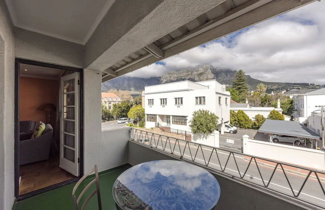 Vibrant and Safe 2 Bedroom Apartment - Photo 16