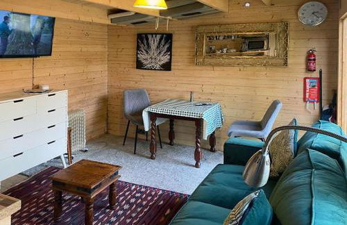 Cosy Garden Log Cabin - Photo 15