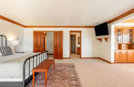 Cathedral by AvantStay Charming Secluded Estate w Sauna Pool Table Views of the Rolling Hills - Foto 29