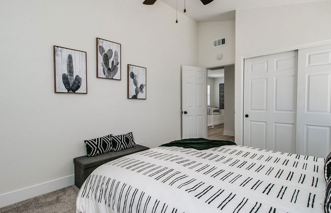 Upgraded 4-bdrm Beautiful Home W/pool! - Foto 12