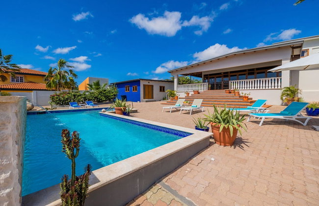 Spacious 4BR Villa Private Pool Cozy Location - Photo 37