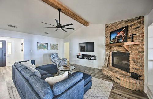 Luxe Lakehouse with Sunset Views on Lake Palestine! - Foto 8