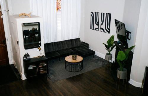 Top 1 Rated 4BR Lincoln Park House - King Bed - Photo 8