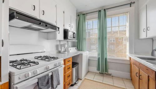 Retro 1BR in Elizabeth with Porch & Eclectic Design - Foto 4