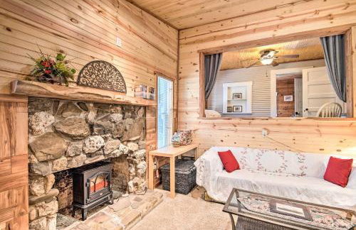 Updated Cabin with Porch, Mins to Cossatot River - Foto 8