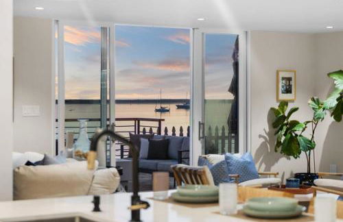 Experience the Pinnacle of Coastal Living at Harbour House - Foto 2