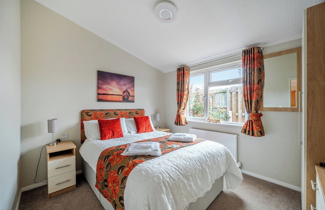 2 Bed Cabin - Sleeps 4 - Pets - 5 min to Beach - Foto 8