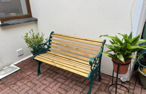 Tenby Victorian Villa with parking, pets allowed - Photo 8